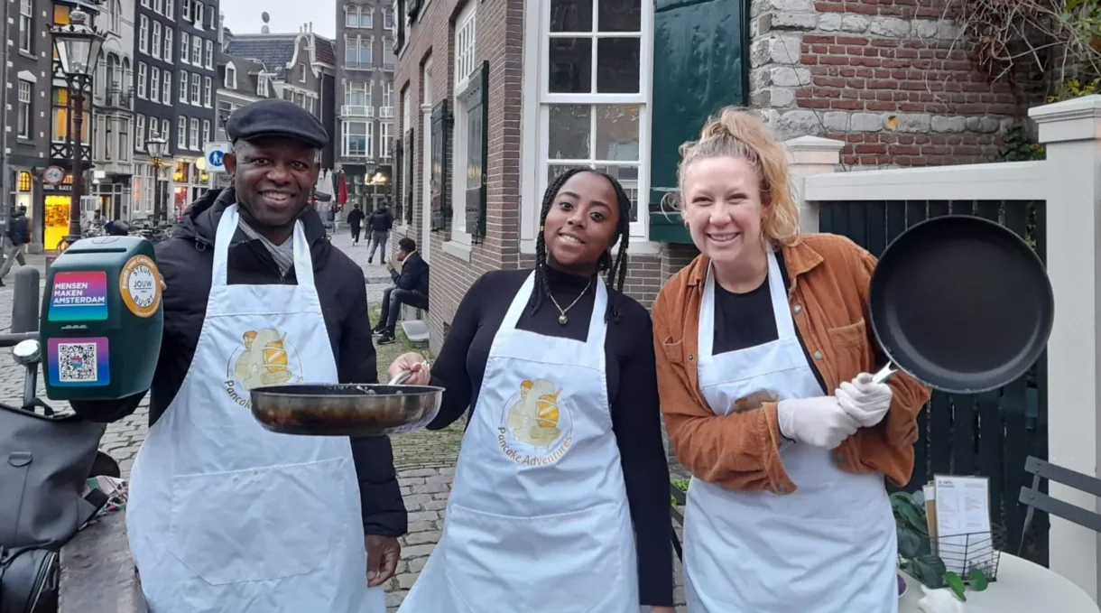 Buurtbewoners op een buurtmarkt